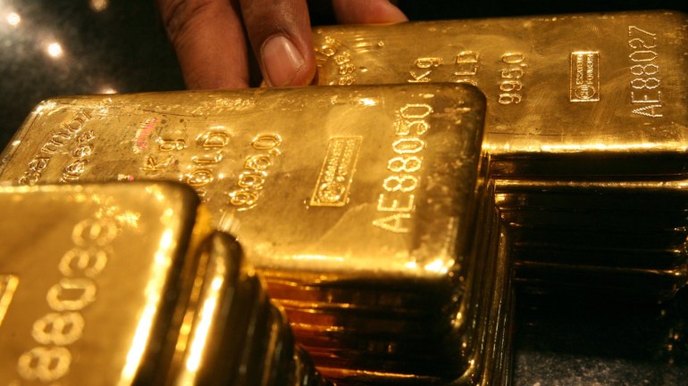 A security guard places several one kilo gold bars inside a secured vault in Dubai April 20, 2006. Spot gold surged to a 25 year high of $645.75 on Thursday in a rally that has been driven by inflation worries, political tensions in the Middle East and instability in currency markets. REUTERS/ Tamara Abdul Hadi