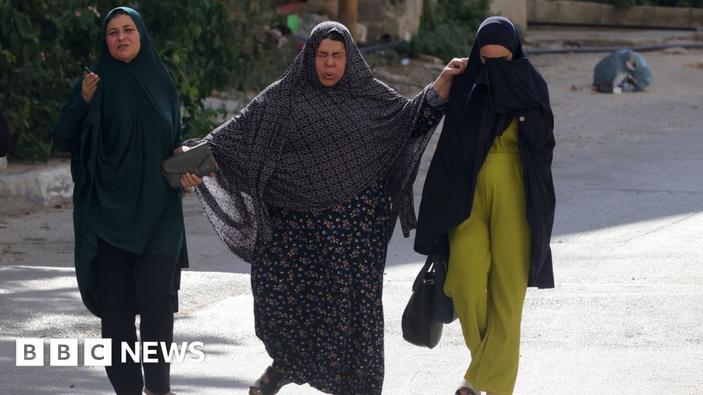 Families leave Jenin camp in Israel West Bank push