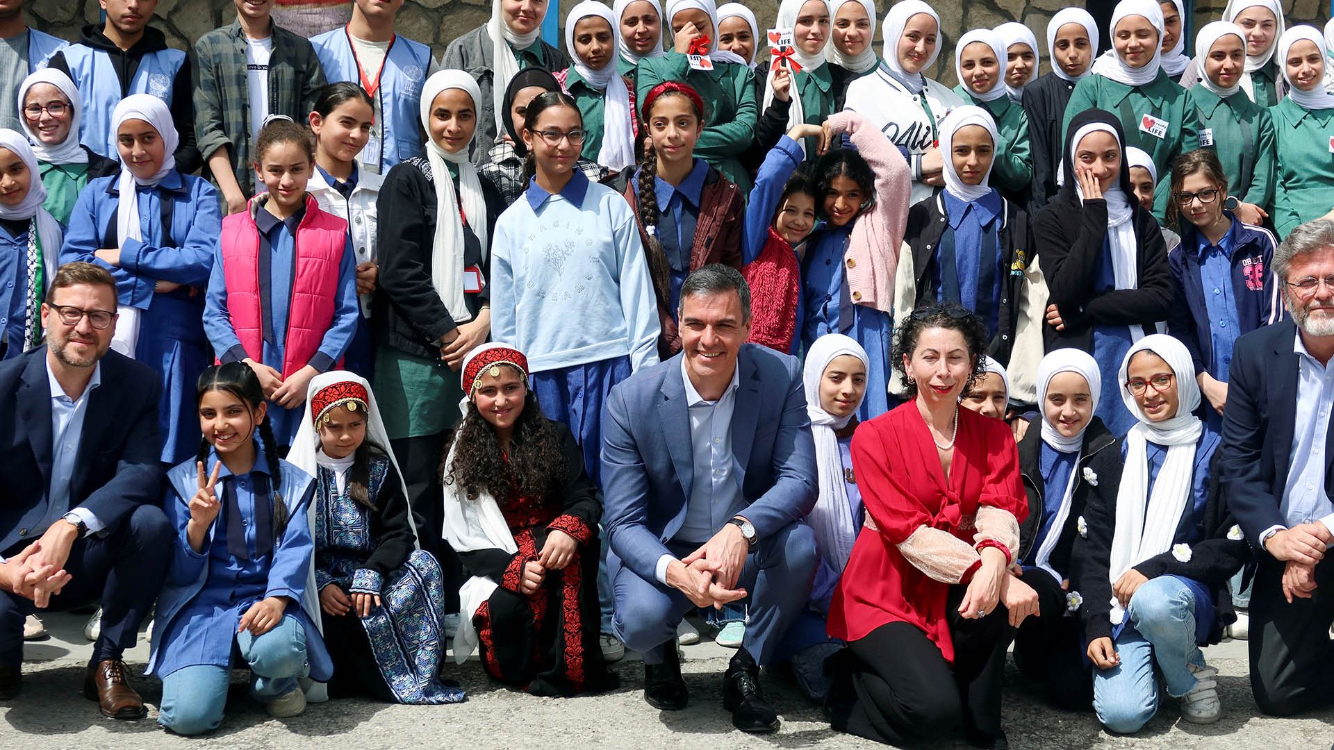 Spanish Prime Minister Pedro Sanchez poses for a picture with schoolchildren during his visit to an UNRWA school, at the Jabal el-Hussein camp for Palestinian refugees in Amman, Jordan April 2, 2024. REUTERS/Jehad Shelbak