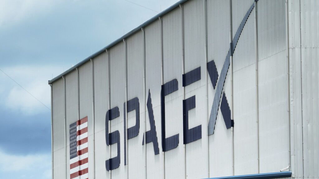 FAA wants to fine SpaceX $633,000 for alleged safety violations during 2 Florida launches