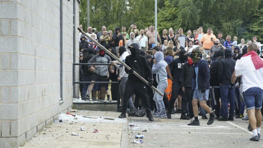 Man sentenced to 9 years in prison following far-right riot at hotel in England