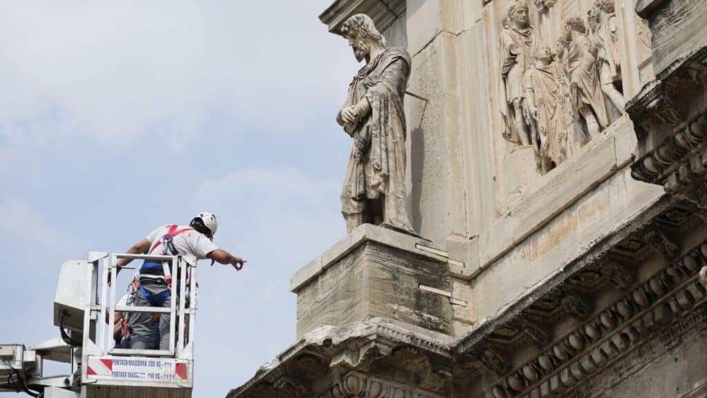 A lightning strike damages Rome’s ancient Constantine Arch