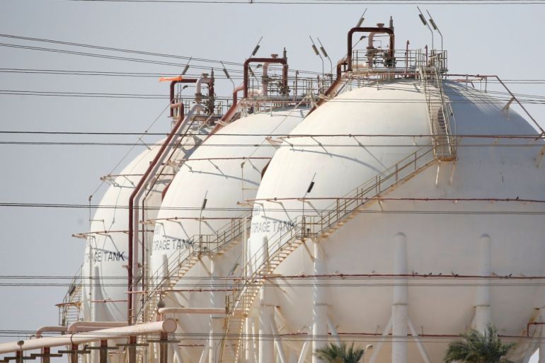 A plant's gas tanks are seen at the desert road of Suez city north of Cairo, Egypt August 14, 2016. Picture taken August 14, 2016. REUTERS/Amr Abdallah Dalsh