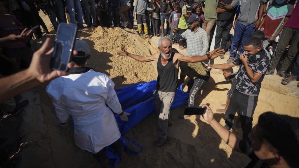 At least 11 killed in Israeli strike that hit a school in northern Gaza