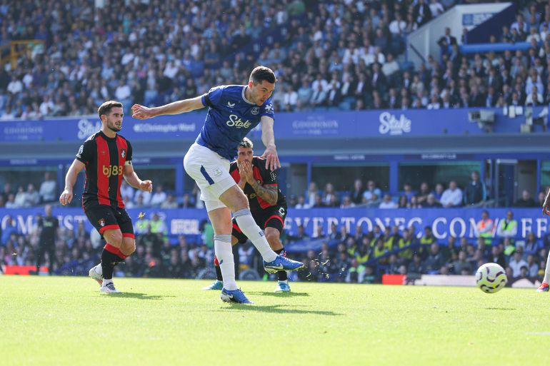 LIVERPOOL, ENGLAND - AUGUST 31:Michael Keane of Everton scores his side's first goal during the Premier League match between Everton FC and AFC Bournemouth at Goodison Park on August 31, 2024 in Liverpool, England. (Photo by James Gill - Danehouse/Getty Images)