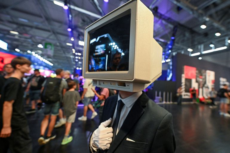 A cosplayer attends Gamescom 2024, a computer and video game industry event, in Cologne, Germany August 22, 2024. REUTERS/Jana Rodenbusch