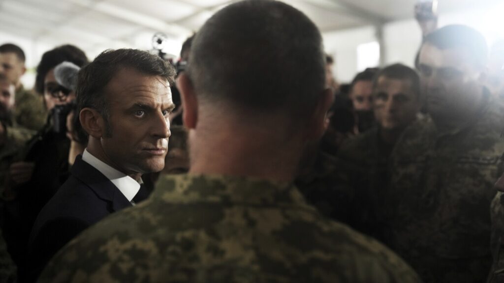 Macron inspects Ukraine troops at a French military camp ahead of a meeting with Zelenskyy